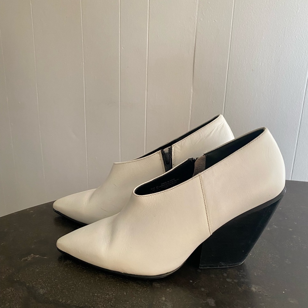 H&M White Pointed Toe Ankle Booties w/ Western Slash Heel